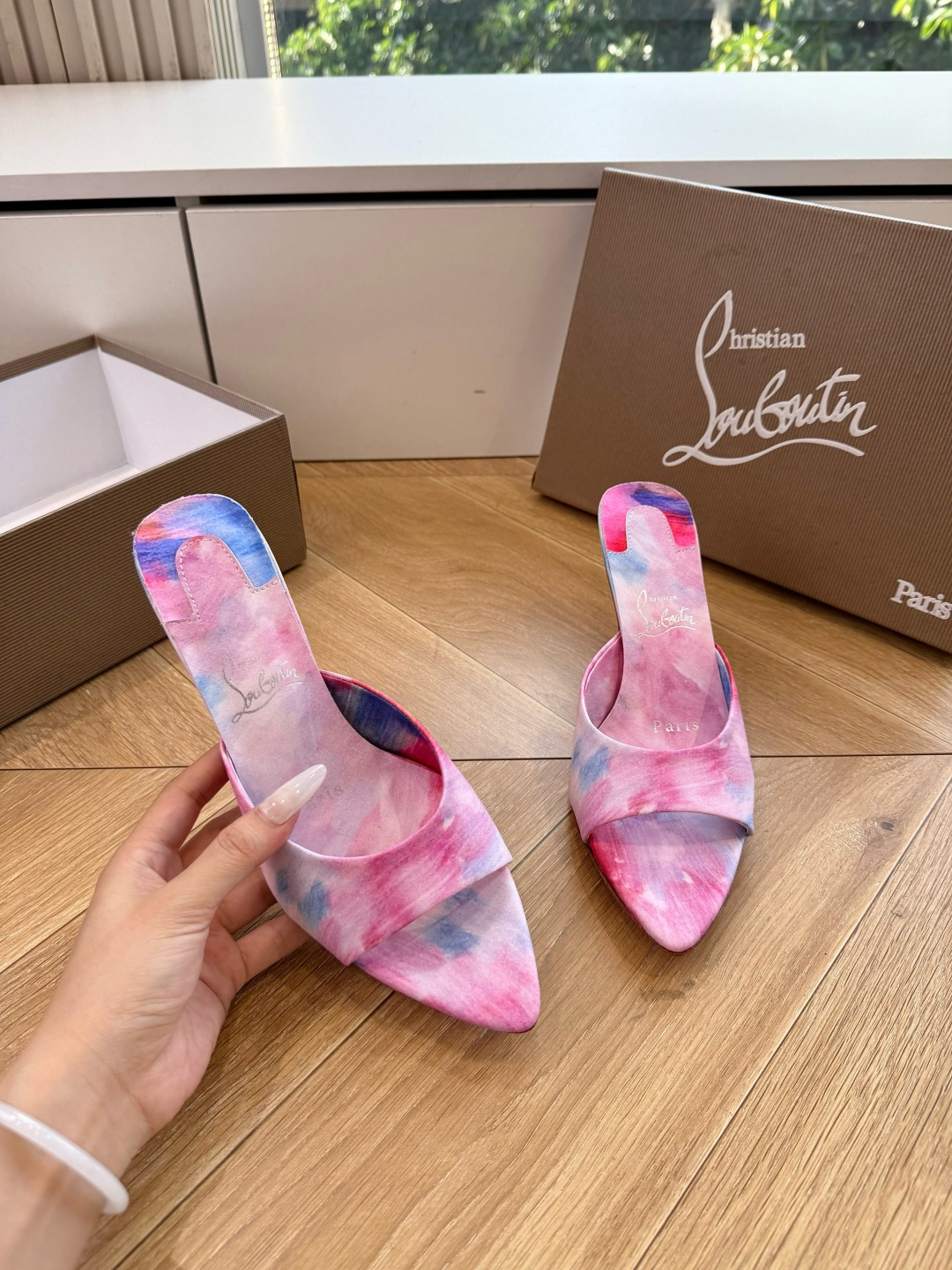 G277Christian Louboutin红底鞋防水台凉鞋 选到了颜色真好看呀[色色R]MyTheresa上现在居然