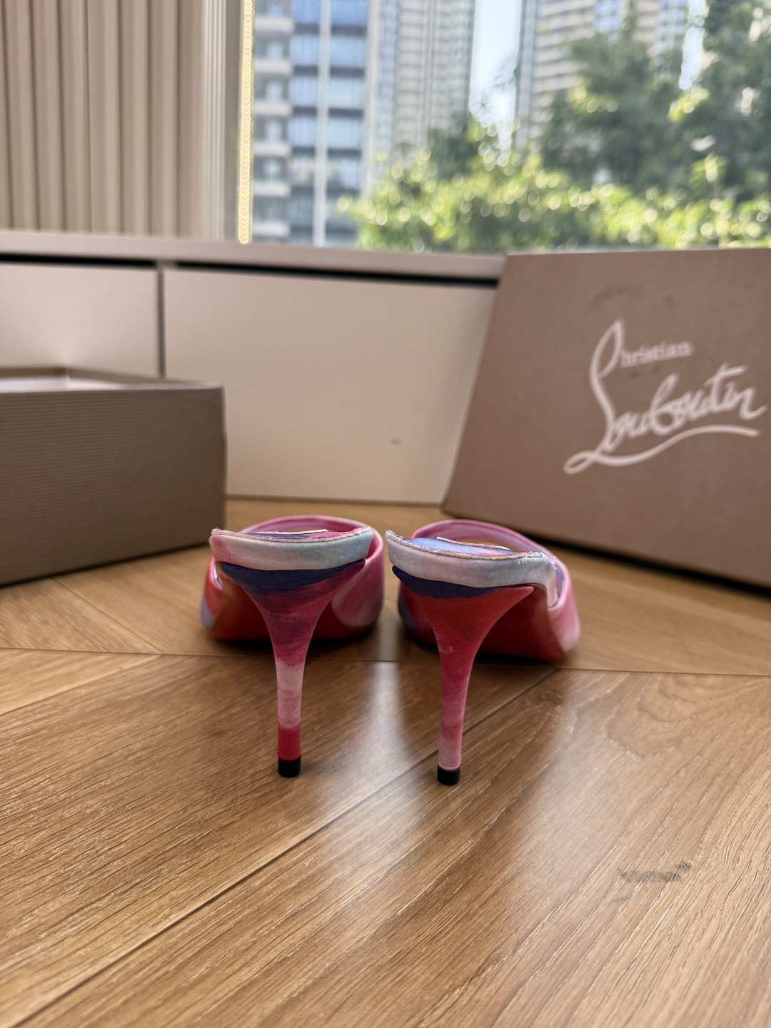 G277Christian Louboutin红底鞋防水台凉鞋 选到了颜色真好看呀[色色R]MyTheresa上现在居然