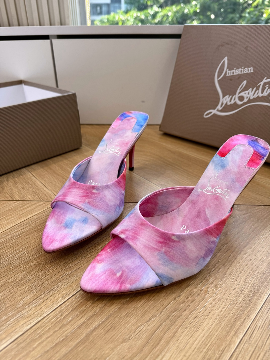 G277Christian Louboutin红底鞋防水台凉鞋 选到了颜色真好看呀[色色R]MyTheresa上现在居然