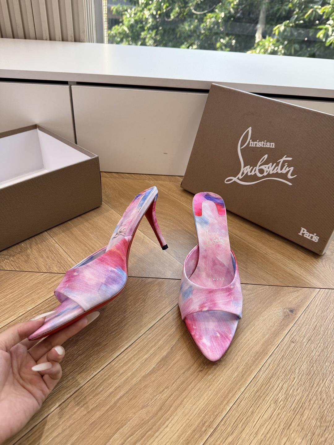 G277Christian Louboutin红底鞋防水台凉鞋 选到了颜色真好看呀[色色R]MyTheresa上现在居然