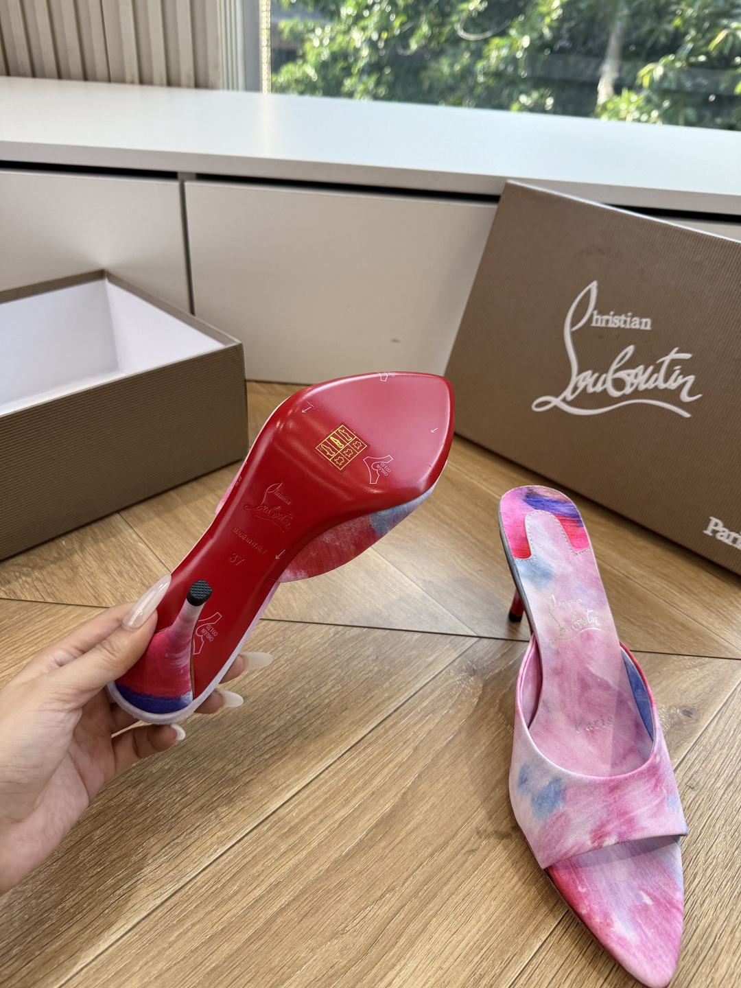 G277Christian Louboutin红底鞋防水台凉鞋 选到了颜色真好看呀[色色R]MyTheresa上现在居然