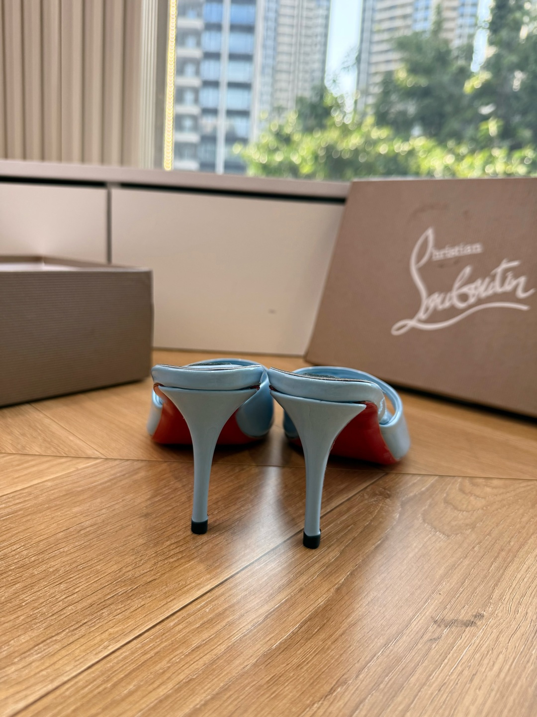 G277Christian Louboutin红底鞋防水台凉鞋 选到了颜色真好看呀[色色R]MyTheresa上现在居然