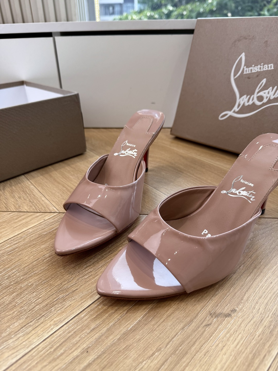 G277Christian Louboutin红底鞋防水台凉鞋 选到了颜色真好看呀[色色R]MyTheresa上现在居然