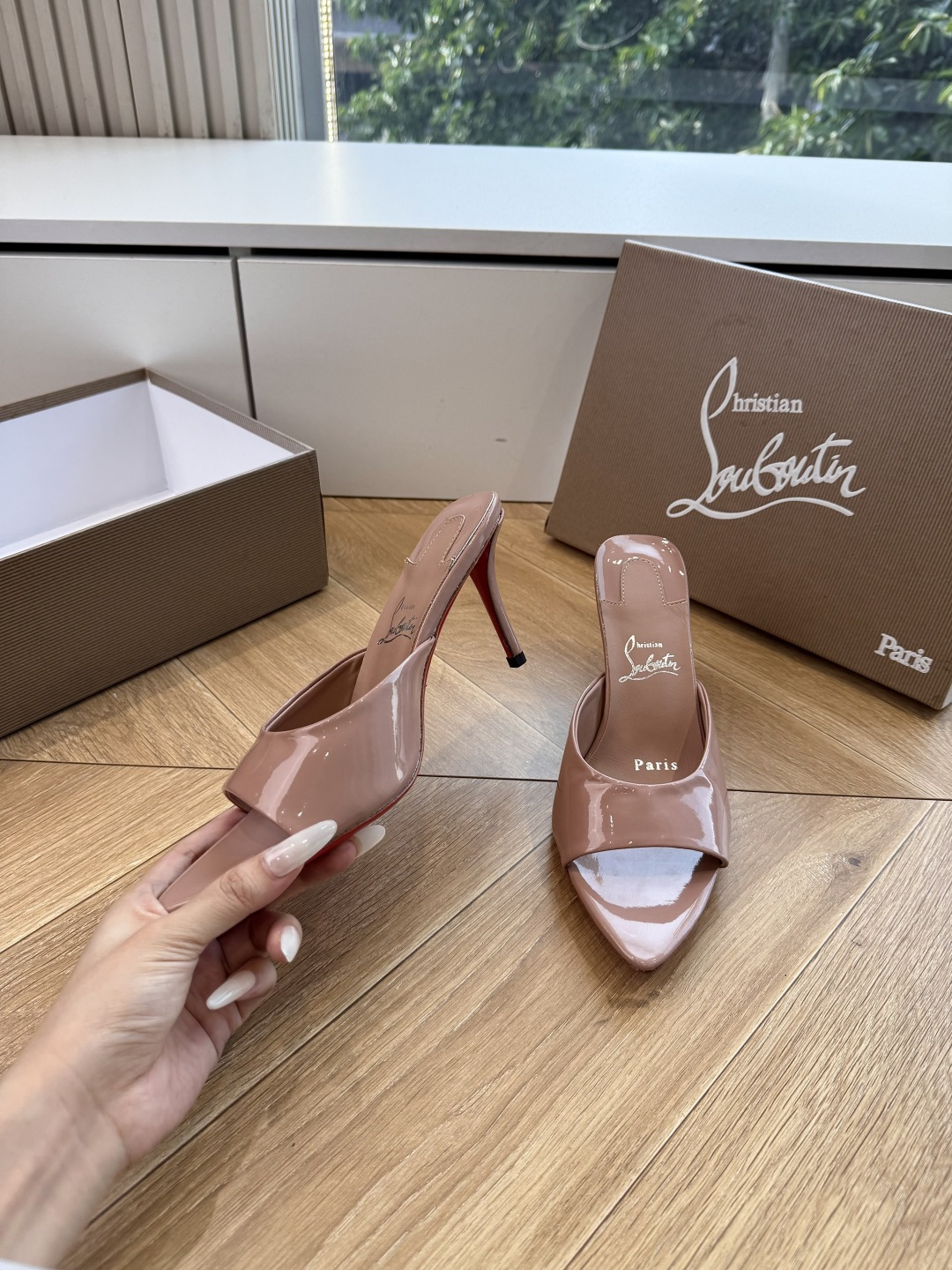 G277Christian Louboutin红底鞋防水台凉鞋 选到了颜色真好看呀[色色R]MyTheresa上现在居然