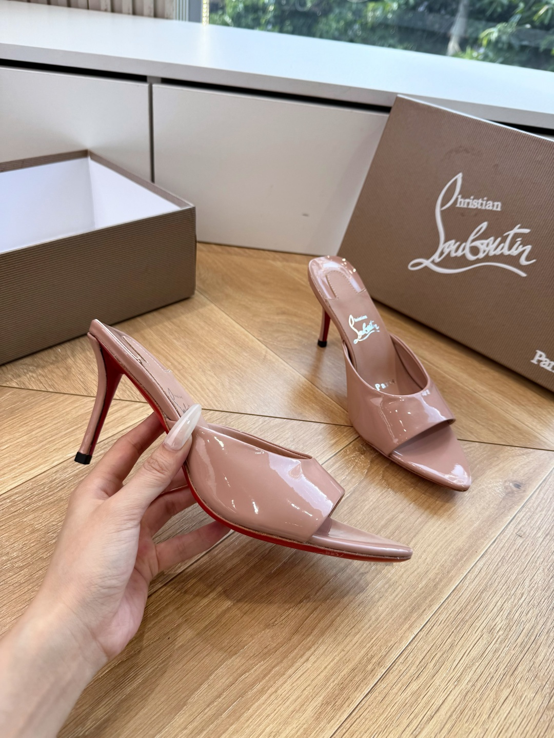 G277Christian Louboutin红底鞋防水台凉鞋 选到了颜色真好看呀[色色R]MyTheresa上现在居然
