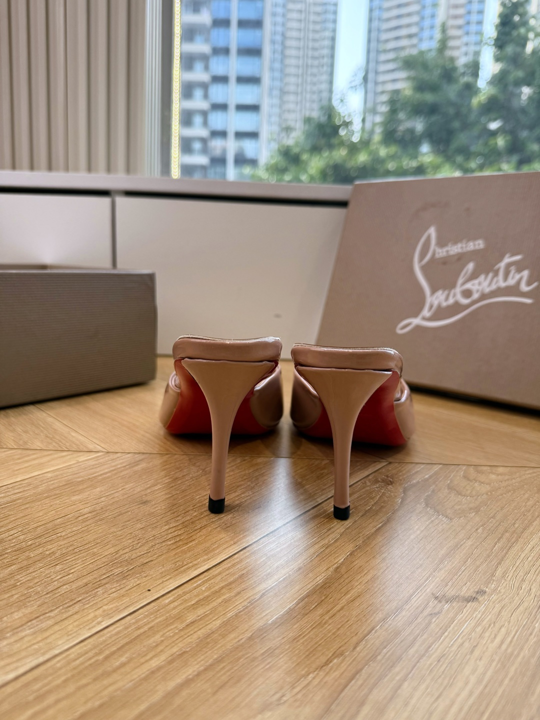 G277Christian Louboutin红底鞋防水台凉鞋 选到了颜色真好看呀[色色R]MyTheresa上现在居然