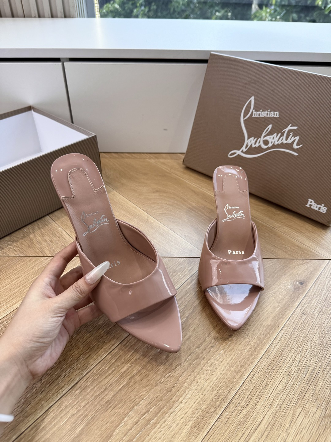 G277Christian Louboutin红底鞋防水台凉鞋 选到了颜色真好看呀[色色R]MyTheresa上现在居然