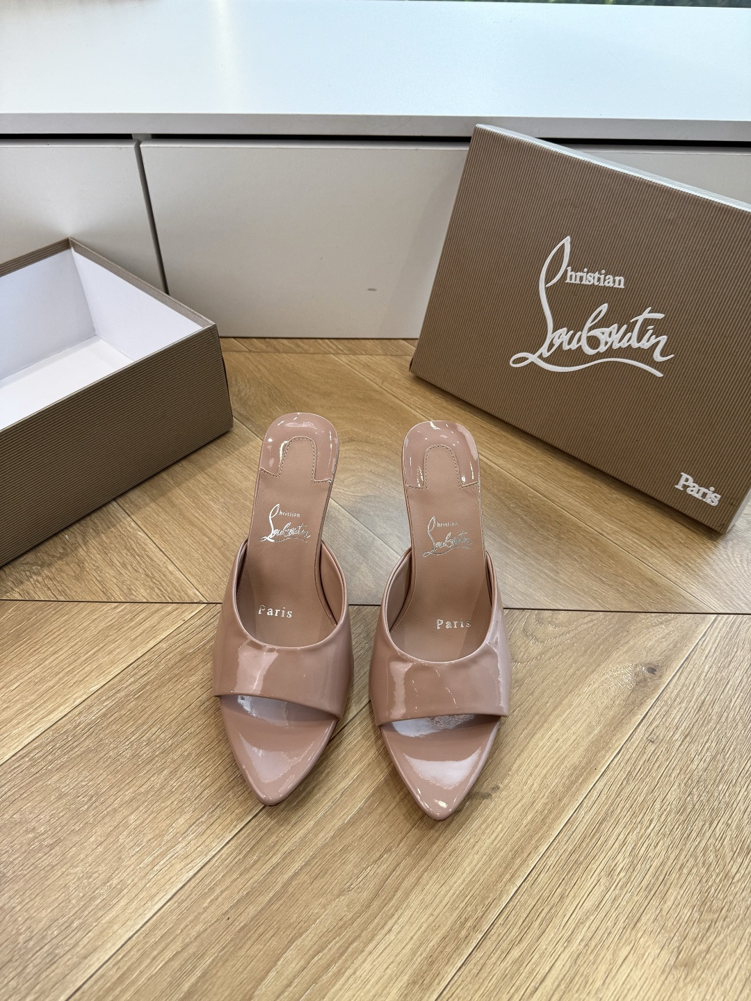 G277Christian Louboutin红底鞋防水台凉鞋 选到了颜色真好看呀[色色R]MyTheresa上现在居然