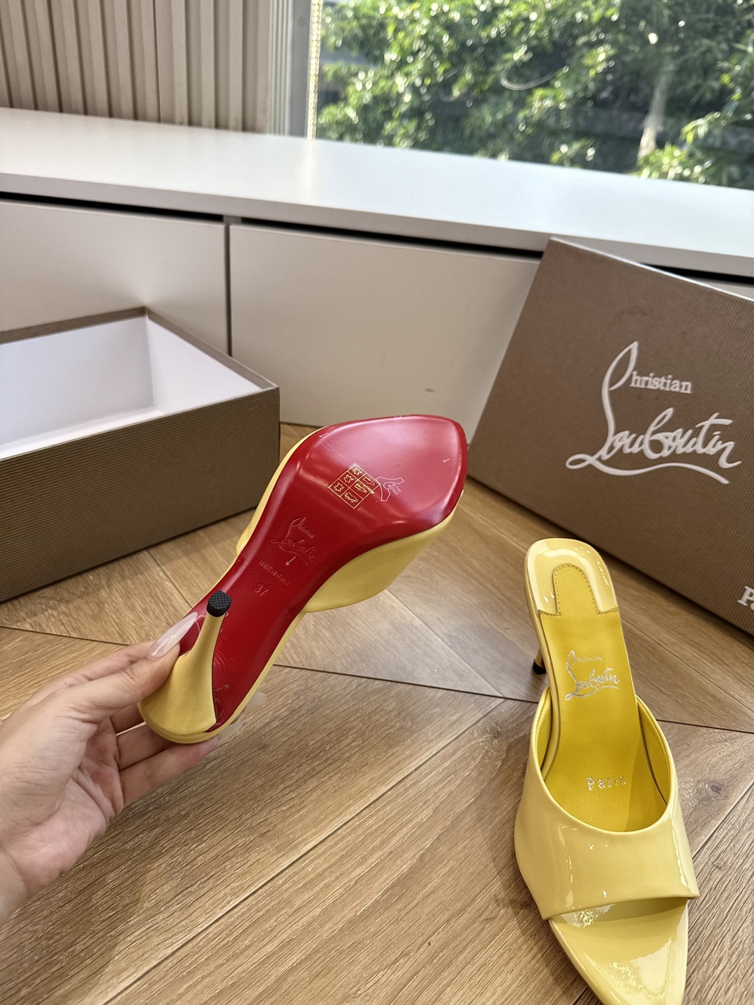 G277Christian Louboutin红底鞋防水台凉鞋 选到了颜色真好看呀[色色R]MyTheresa上现在居然