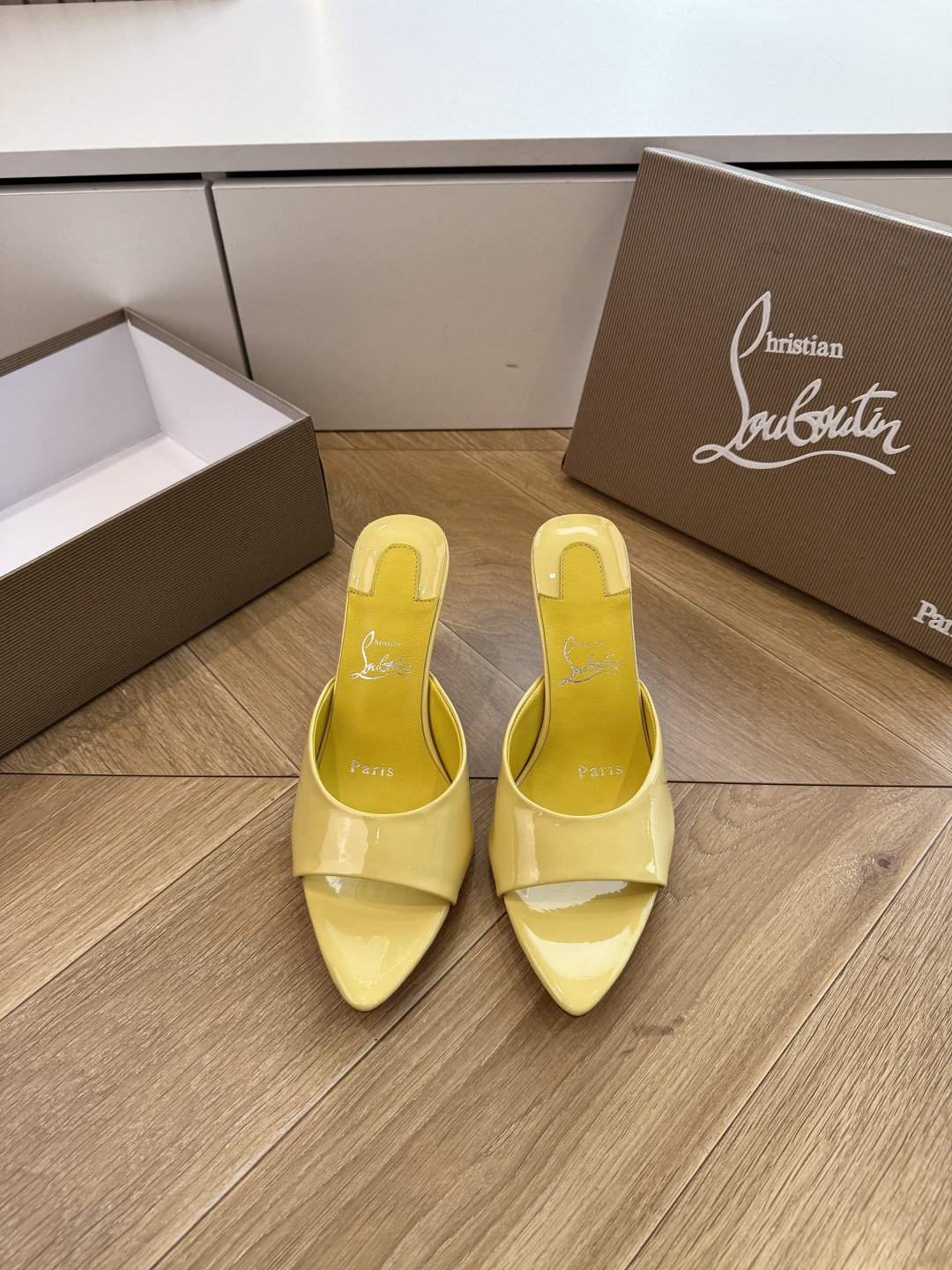 G277Christian Louboutin红底鞋防水台凉鞋 选到了颜色真好看呀[色色R]MyTheresa上现在居然