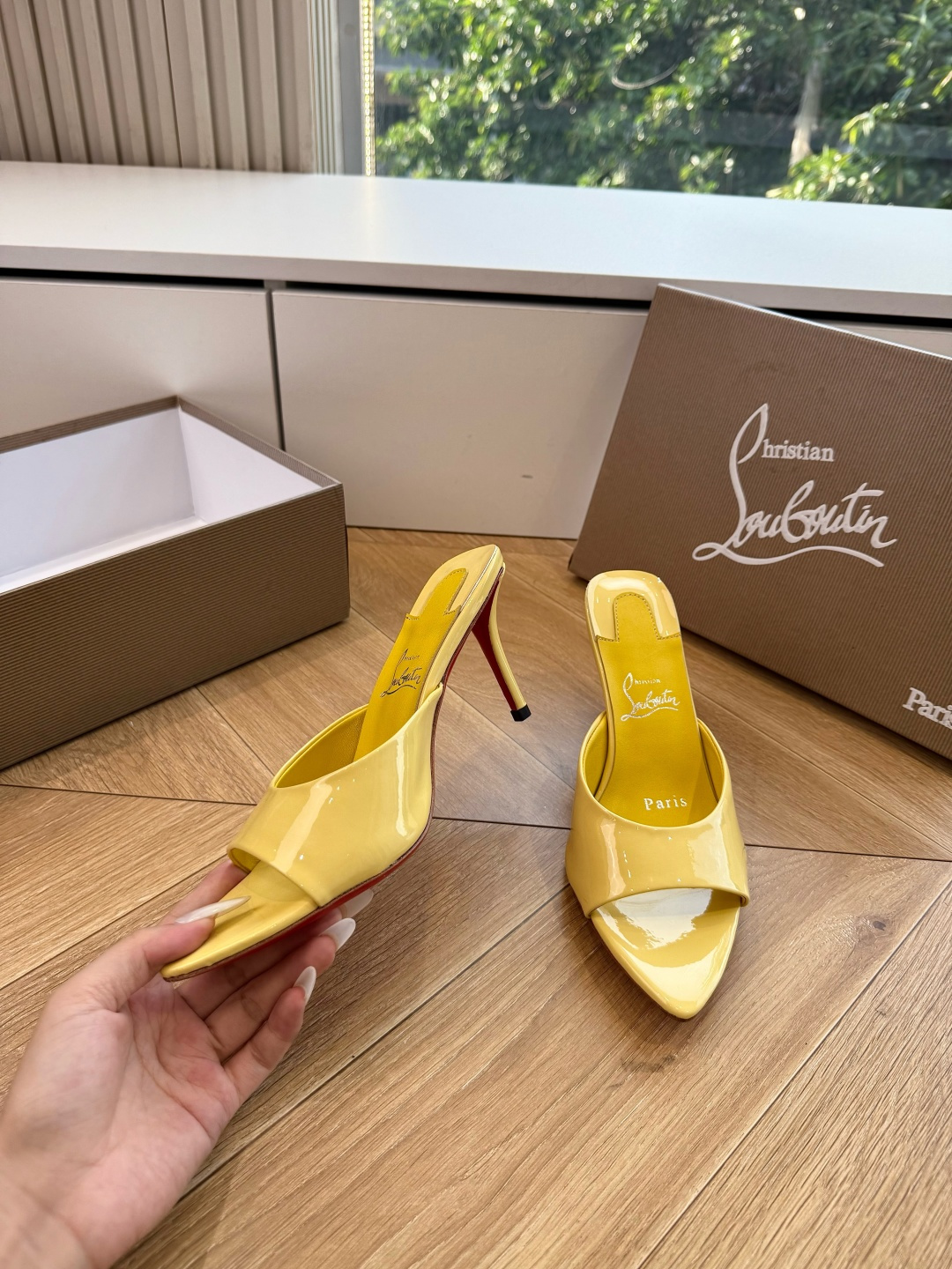 G277Christian Louboutin红底鞋防水台凉鞋 选到了颜色真好看呀[色色R]MyTheresa上现在居然