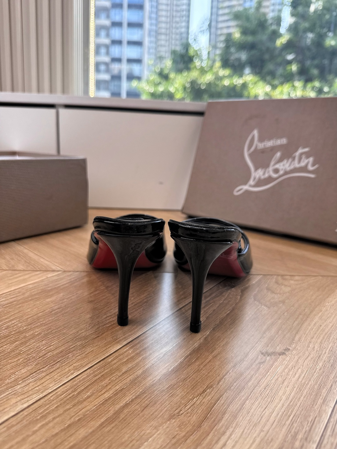 G277Christian Louboutin红底鞋防水台凉鞋 选到了颜色真好看呀[色色R]MyTheresa上现在居然
