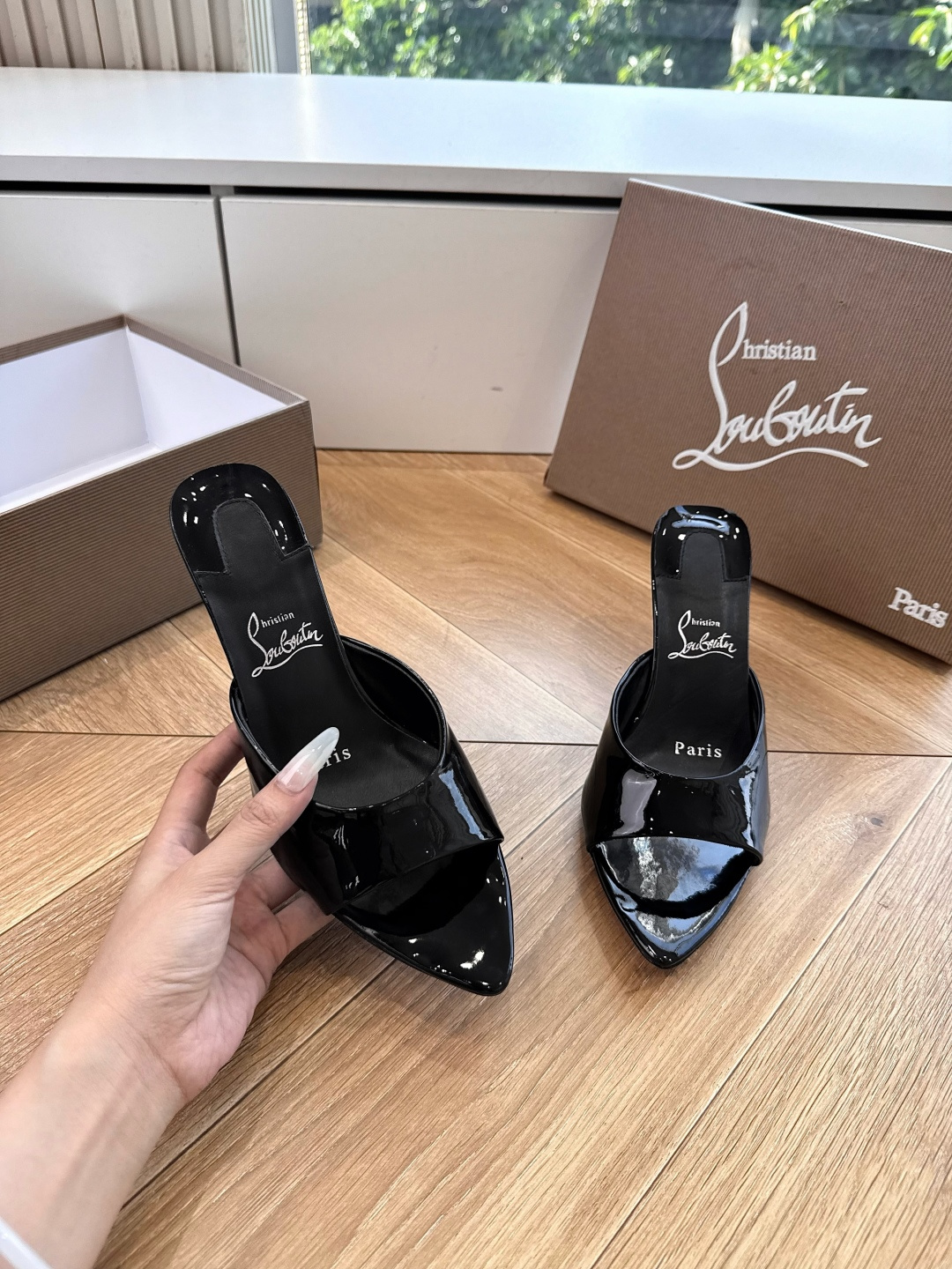 G277Christian Louboutin红底鞋防水台凉鞋 选到了颜色真好看呀[色色R]MyTheresa上现在居然