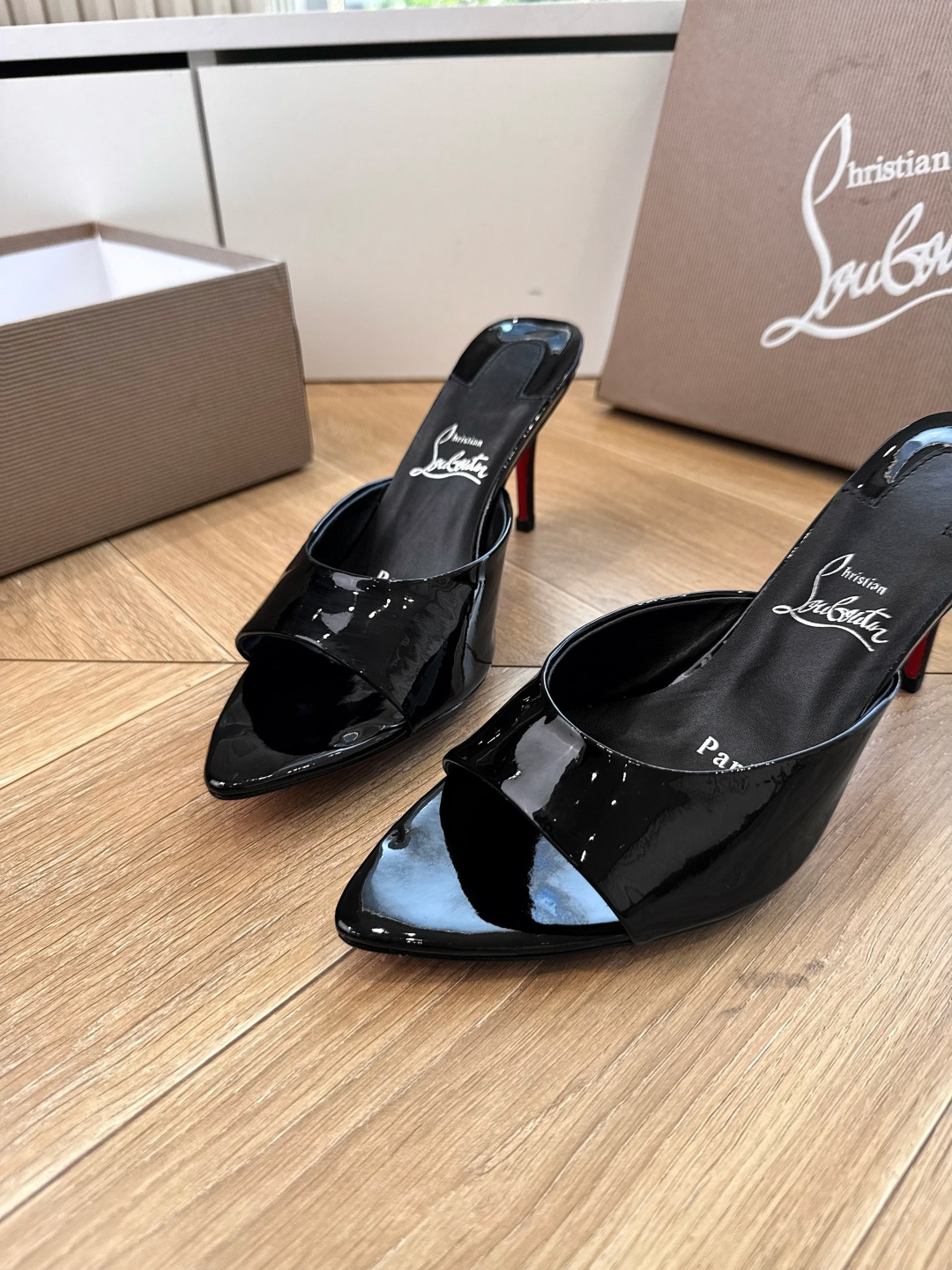 G277Christian Louboutin红底鞋防水台凉鞋 选到了颜色真好看呀[色色R]MyTheresa上现在居然