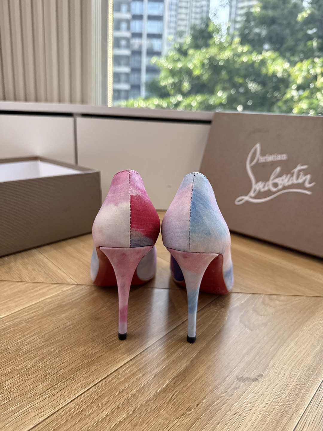 G277Christian Louboutin红底鞋单鞋 选到了颜色真好看呀[色色R]MyTheresa上现在居然 最后