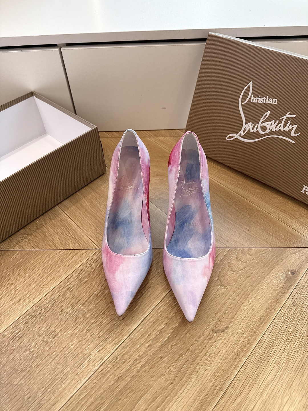 G277Christian Louboutin红底鞋单鞋 选到了颜色真好看呀[色色R]MyTheresa上现在居然 最后
