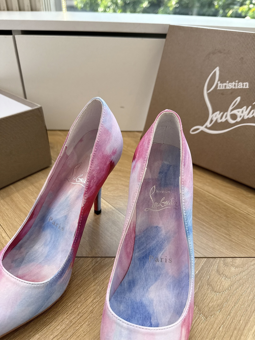 G277Christian Louboutin红底鞋单鞋 选到了颜色真好看呀[色色R]MyTheresa上现在居然 最后