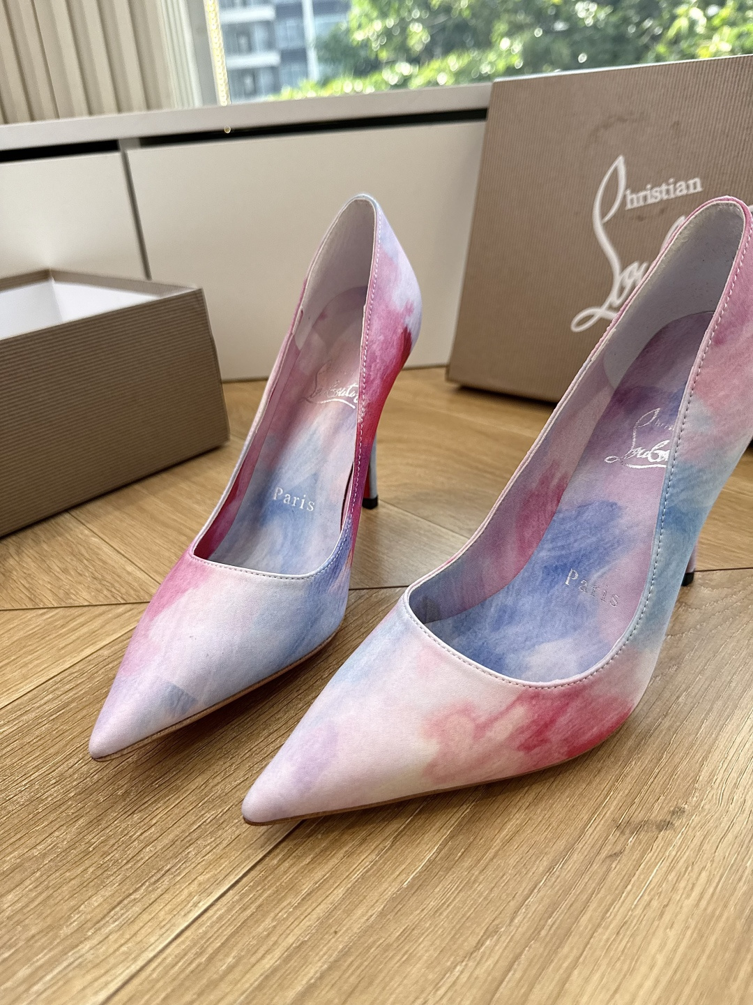 G277Christian Louboutin红底鞋单鞋 选到了颜色真好看呀[色色R]MyTheresa上现在居然 最后