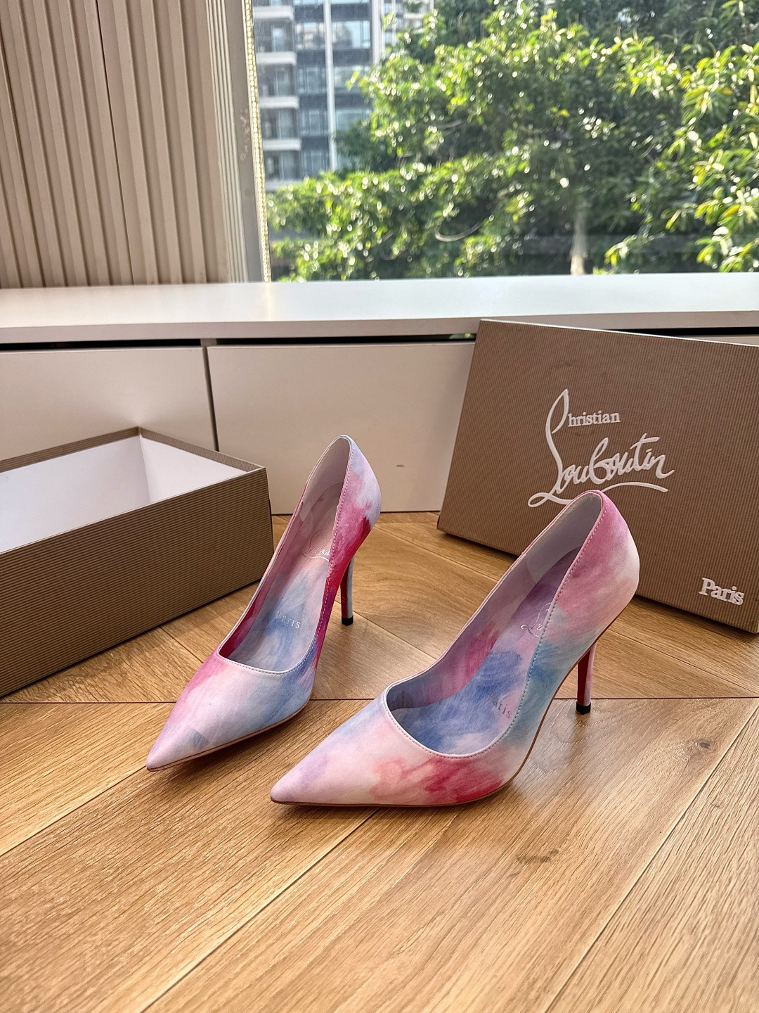 G277Christian Louboutin红底鞋单鞋 选到了颜色真好看呀[色色R]MyTheresa上现在居然 最后