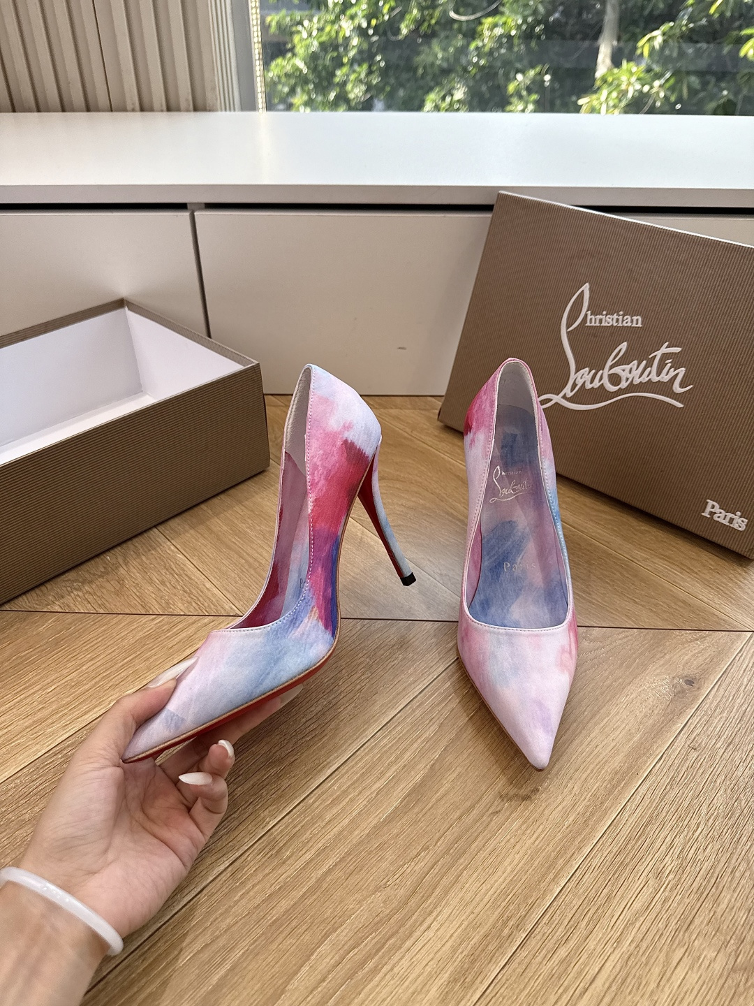 G277Christian Louboutin红底鞋单鞋 选到了颜色真好看呀[色色R]MyTheresa上现在居然 最后