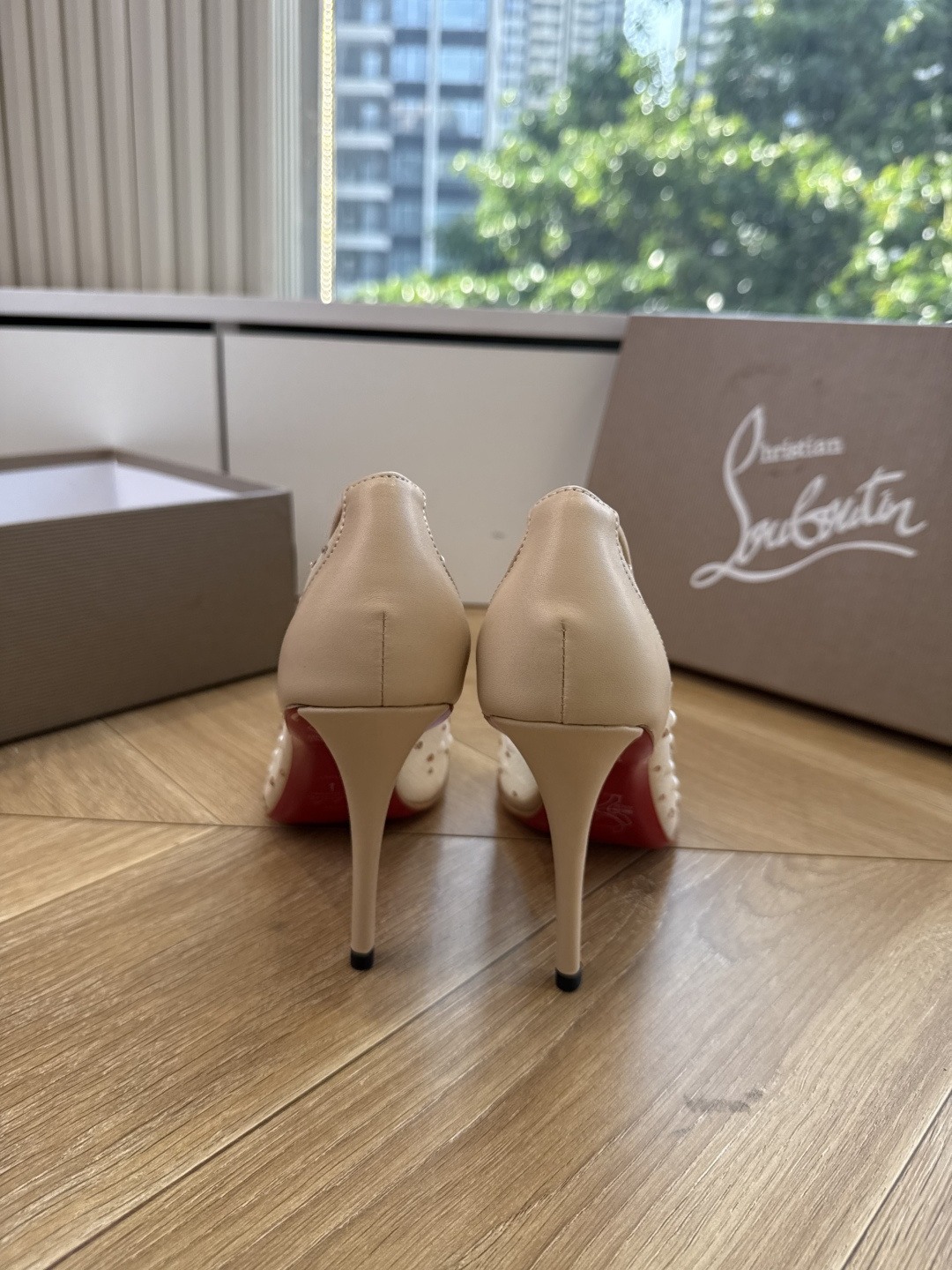 G277Christian Louboutin红底鞋单鞋 选到了颜色真好看呀[色色R]MyTheresa上现在居然 最后