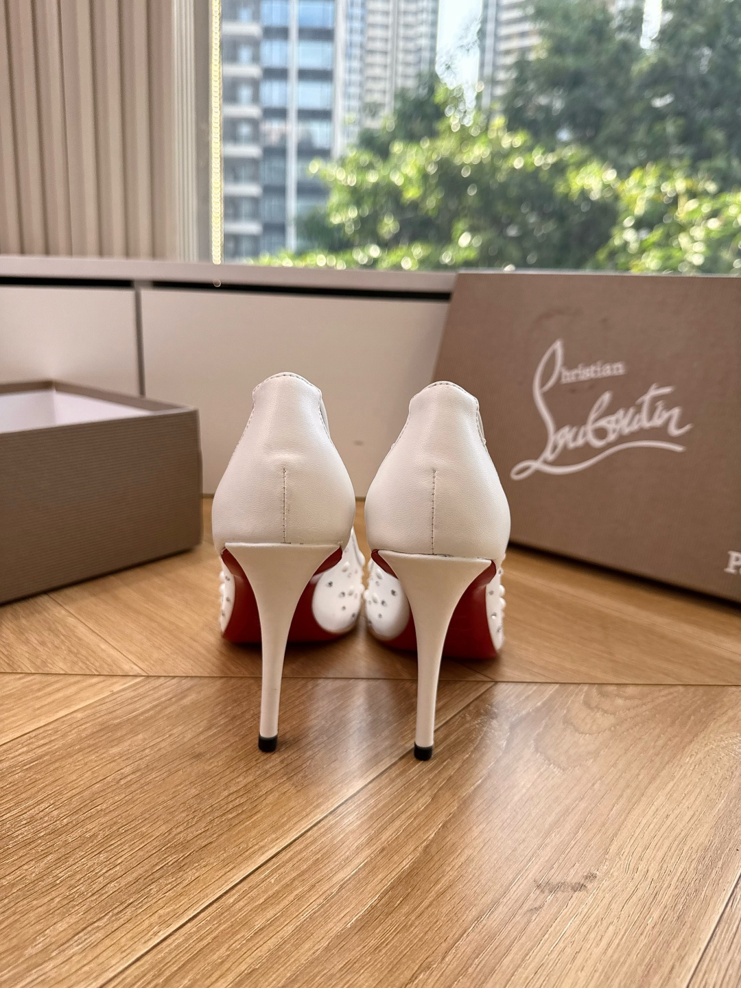 G277Christian Louboutin红底鞋单鞋 选到了颜色真好看呀[色色R]MyTheresa上现在居然 最后