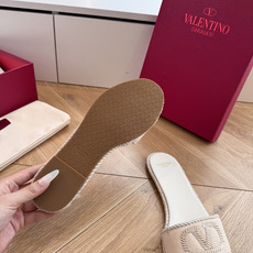 G171顶级品质 VALENTINO华伦天奴经典凉鞋单鞋春夏VLOGO SIGNATURE鞋型线条流畅.版型超赞上脚舒适 G171顶级品质 VALENTINO华伦天奴经典凉鞋单鞋春夏VLOGO SIGNATURE鞋型线条流畅.版型超赞上脚舒适