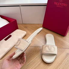 G171顶级品质 VALENTINO华伦天奴经典凉鞋单鞋春夏VLOGO SIGNATURE鞋型线条流畅.版型超赞上脚舒适 G171顶级品质 VALENTINO华伦天奴经典凉鞋单鞋春夏VLOGO SIGNATURE鞋型线条流畅.版型超赞上脚舒适