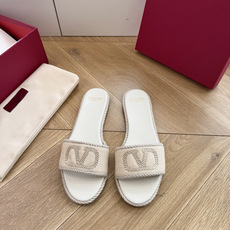 G171顶级品质 VALENTINO华伦天奴经典凉鞋单鞋春夏VLOGO SIGNATURE鞋型线条流畅.版型超赞上脚舒适 G171顶级品质 VALENTINO华伦天奴经典凉鞋单鞋春夏VLOGO SIGNATURE鞋型线条流畅.版型超赞上脚舒适