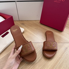 G171顶级品质 VALENTINO华伦天奴经典凉鞋单鞋春夏VLOGO SIGNATURE鞋型线条流畅.版型超赞上脚舒适 G171顶级品质 VALENTINO华伦天奴经典凉鞋单鞋春夏VLOGO SIGNATURE鞋型线条流畅.版型超赞上脚舒适