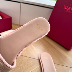 G171顶级品质 VALENTINO华伦天奴经典凉鞋单鞋春夏VLOGO SIGNATURE鞋型线条流畅.版型超赞上脚舒适 G171顶级品质 VALENTINO华伦天奴经典凉鞋单鞋春夏VLOGO SIGNATURE鞋型线条流畅.版型超赞上脚舒适