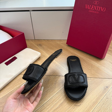 G171顶级品质 VALENTINO华伦天奴经典凉鞋单鞋春夏VLOGO SIGNATURE鞋型线条流畅.版型超赞上脚舒适 G171顶级品质 VALENTINO华伦天奴经典凉鞋单鞋春夏VLOGO SIGNATURE鞋型线条流畅.版型超赞上脚舒适