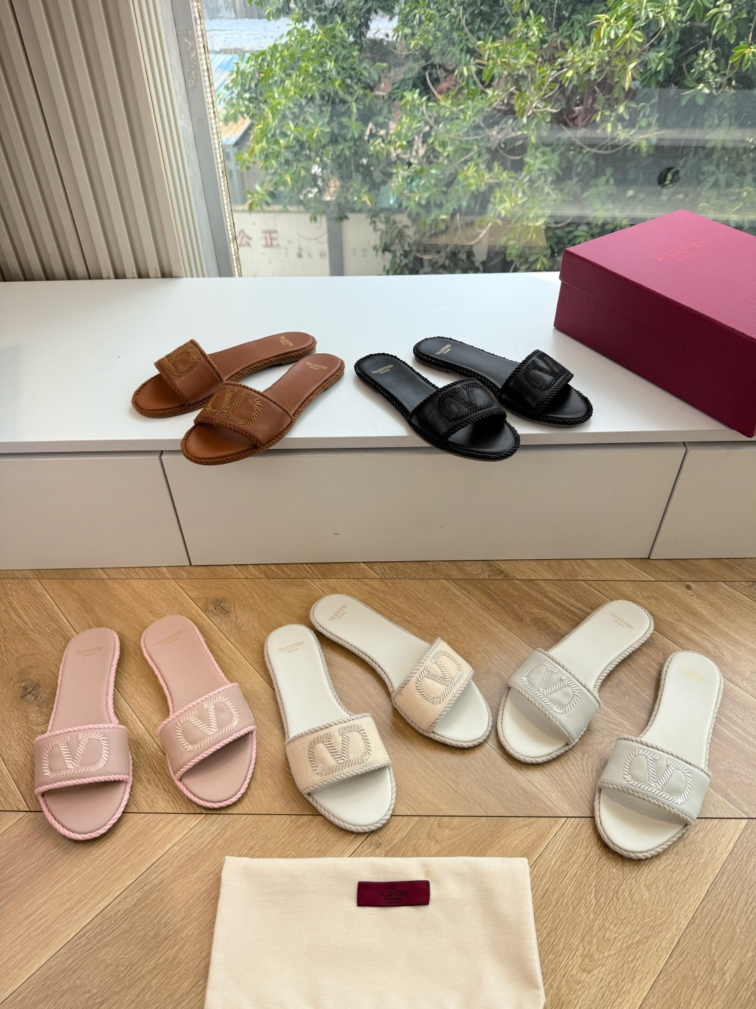 G171顶级品质 VALENTINO华伦天奴经典凉鞋单鞋春夏VLOGO SIGNATURE鞋型线条流畅.版型超赞上脚舒适 G171顶级品质 VALENTINO华伦天奴经典凉鞋单鞋春夏VLOGO SIGNATURE鞋型线条流畅.版型超赞上脚舒适