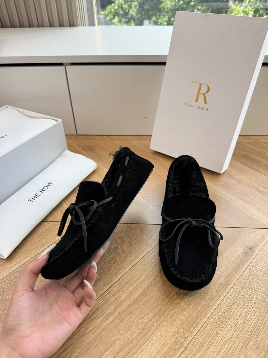 G679代购级别the roe羊卷毛棉鞋单鞋一定要收了它 有一丢高级又简约的感觉其实除了好看以外它的舒适度真的是好穿到舍 G679代购级别the roe羊卷毛棉鞋单鞋一定要收了它 有一丢高级又简约的感觉其实除了好看以外它的舒适度真的是好穿到舍