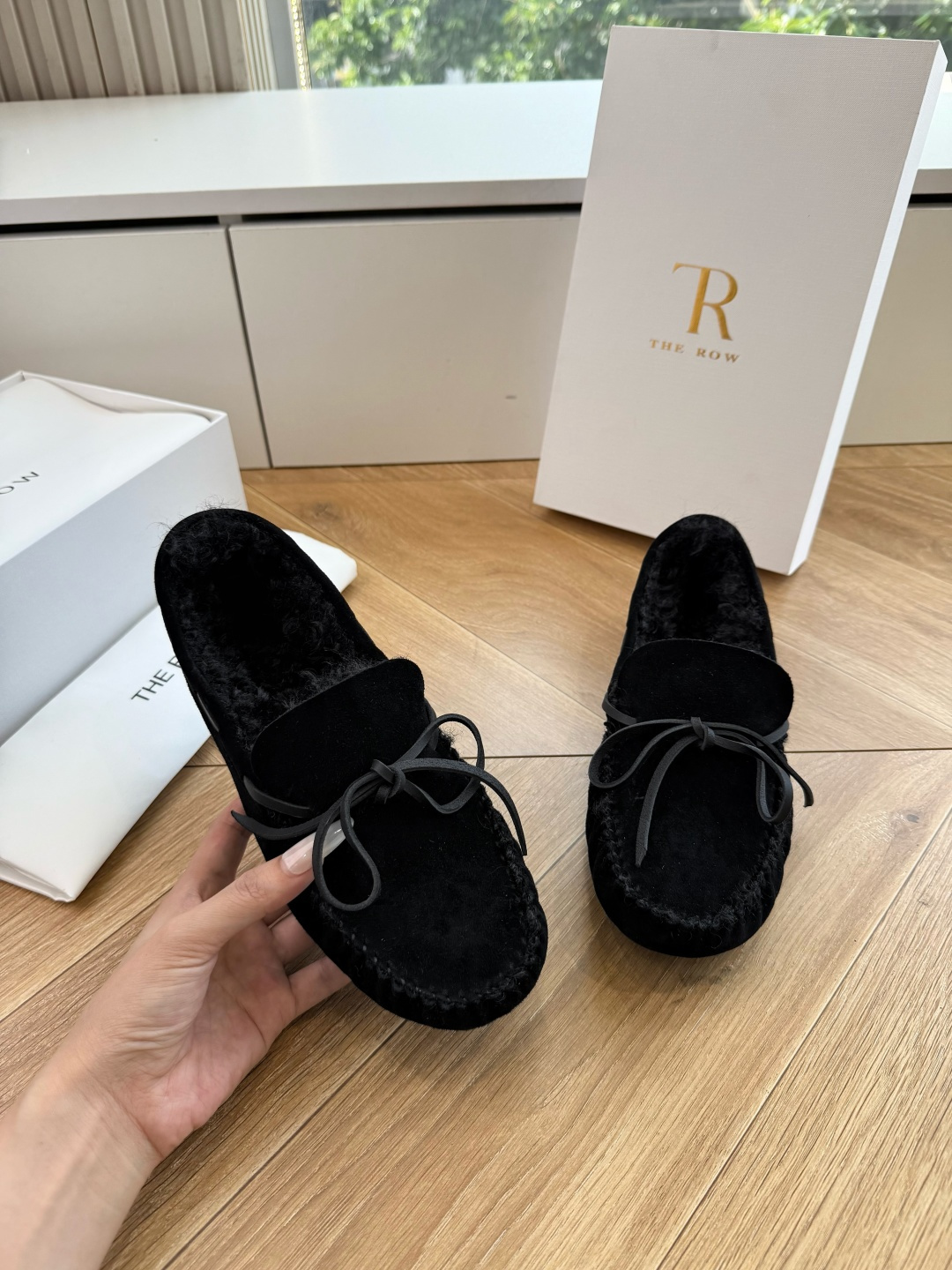 G679代购级别the roe羊卷毛棉鞋单鞋一定要收了它 有一丢高级又简约的感觉其实除了好看以外它的舒适度真的是好穿到舍 G679代购级别the roe羊卷毛棉鞋单鞋一定要收了它 有一丢高级又简约的感觉其实除了好看以外它的舒适度真的是好穿到舍