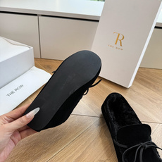 G679代购级别the roe羊卷毛棉鞋单鞋一定要收了它 有一丢高级又简约的感觉其实除了好看以外它的舒适度真的是好穿到舍 G679代购级别the roe羊卷毛棉鞋单鞋一定要收了它 有一丢高级又简约的感觉其实除了好看以外它的舒适度真的是好穿到舍