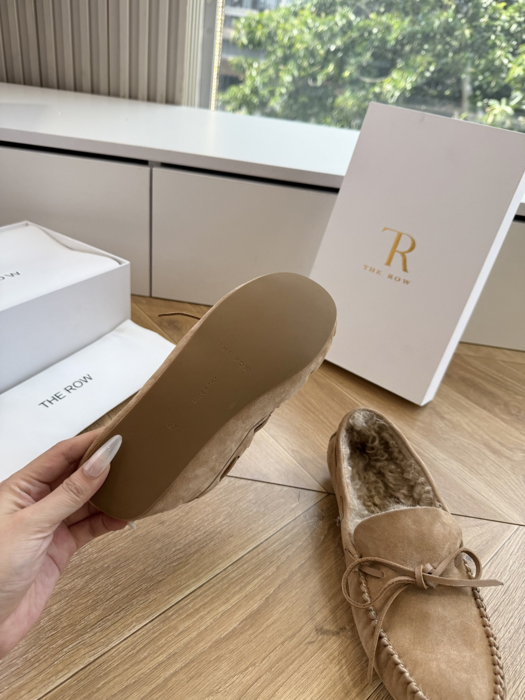 G679代购级别the roe羊卷毛棉鞋单鞋一定要收了它 有一丢高级又简约的感觉其实除了好看以外它的舒适度真的是好穿到舍