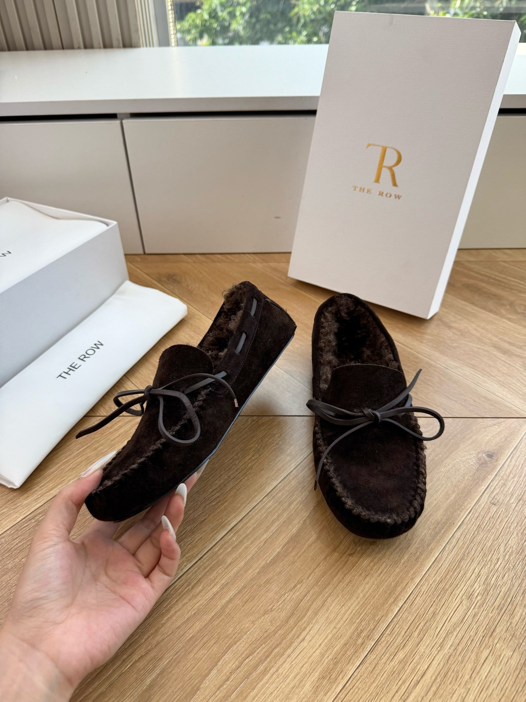 G679代购级别the roe羊卷毛棉鞋单鞋一定要收了它 有一丢高级又简约的感觉其实除了好看以外它的舒适度真的是好穿到舍 G679代购级别the roe羊卷毛棉鞋单鞋一定要收了它 有一丢高级又简约的感觉其实除了好看以外它的舒适度真的是好穿到舍