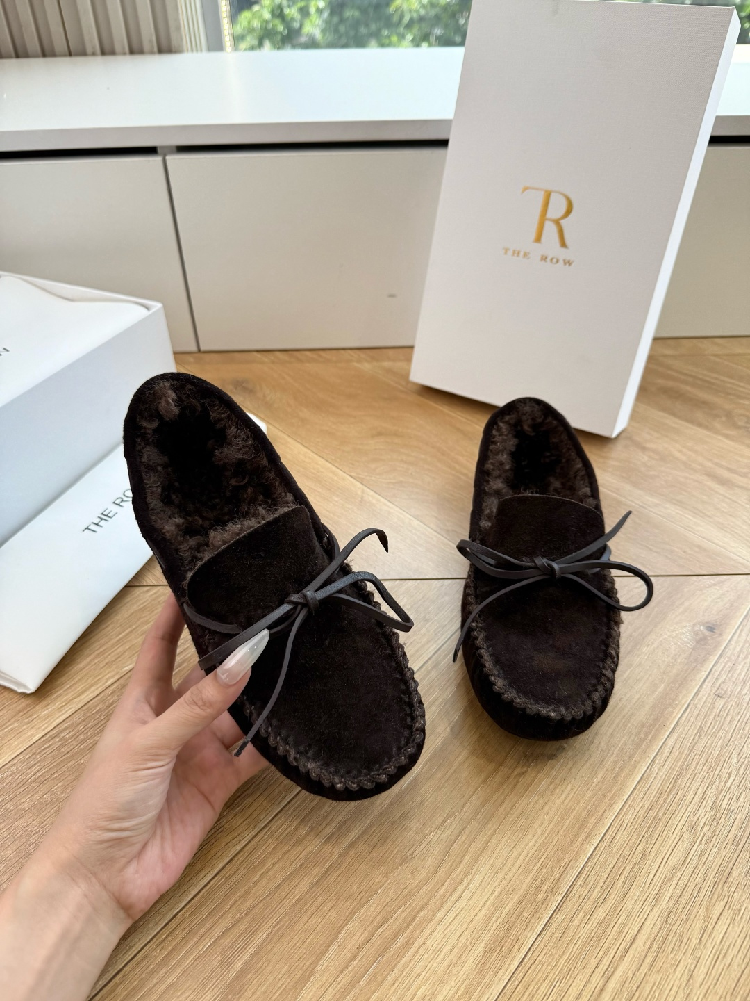 G679代购级别the roe羊卷毛棉鞋单鞋一定要收了它 有一丢高级又简约的感觉其实除了好看以外它的舒适度真的是好穿到舍 G679代购级别the roe羊卷毛棉鞋单鞋一定要收了它 有一丢高级又简约的感觉其实除了好看以外它的舒适度真的是好穿到舍