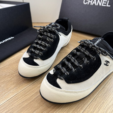 G059chanel26a球鞋美到心巴上 一买一个不吱声 讲道理 看到实物穿上脚 就会觉得右边黑色的更好看 有底有厚度 G059chanel26a球鞋美到心巴上 一买一个不吱声 讲道理 看到实物穿上脚 就会觉得右边黑色的更好看 有底有厚度