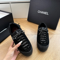 G059chanel26a球鞋美到心巴上 一买一个不吱声 讲道理 看到实物穿上脚 就会觉得右边黑色的更好看 有底有厚度 G059chanel26a球鞋美到心巴上 一买一个不吱声 讲道理 看到实物穿上脚 就会觉得右边黑色的更好看 有底有厚度