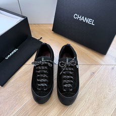 G059chanel26a球鞋美到心巴上 一买一个不吱声 讲道理 看到实物穿上脚 就会觉得右边黑色的更好看 有底有厚度 G059chanel26a球鞋美到心巴上 一买一个不吱声 讲道理 看到实物穿上脚 就会觉得右边黑色的更好看 有底有厚度
