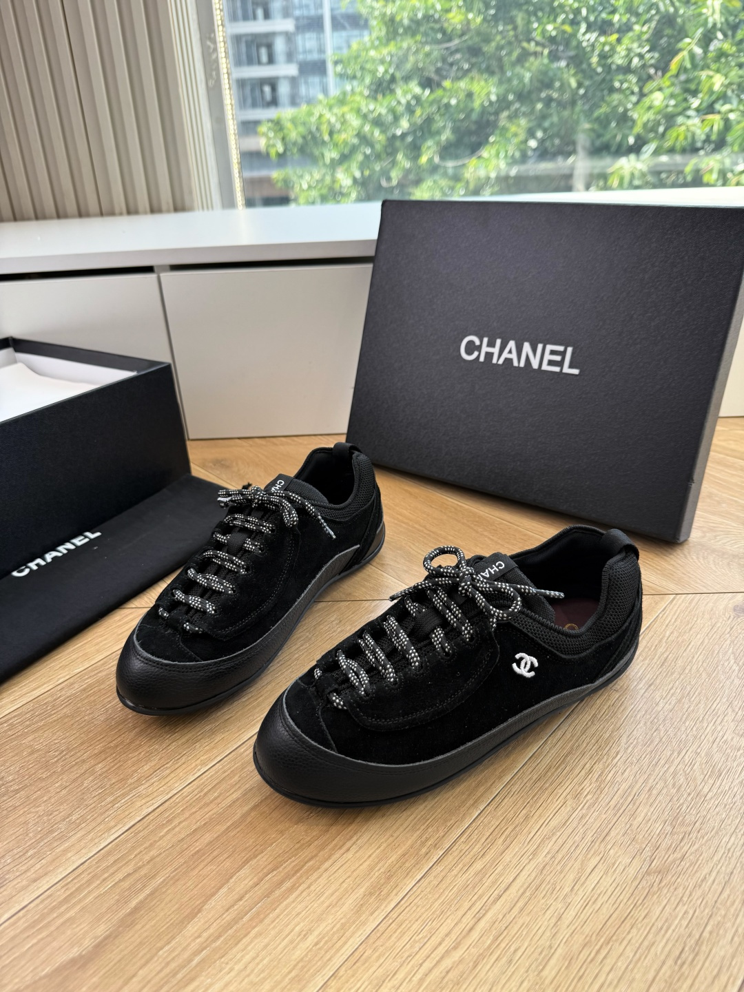G059chanel26a球鞋美到心巴上 一买一个不吱声 讲道理 看到实物穿上脚 就会觉得右边黑色的更好看 有底有厚度 G059chanel26a球鞋美到心巴上 一买一个不吱声 讲道理 看到实物穿上脚 就会觉得右边黑色的更好看 有底有厚度
