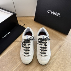 G059chanel26a球鞋美到心巴上 一买一个不吱声 讲道理 看到实物穿上脚 就会觉得右边黑色的更好看 有底有厚度 G059chanel26a球鞋美到心巴上 一买一个不吱声 讲道理 看到实物穿上脚 就会觉得右边黑色的更好看 有底有厚度