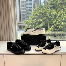 G059chanel26a球鞋美到心巴上 一买一个不吱声 讲道理 看到实物穿上脚 就会觉得右边黑色的更好看 有底有厚度 G059chanel26a球鞋美到心巴上 一买一个不吱声 讲道理 看到实物穿上脚 就会觉得右边黑色的更好看 有底有厚度
