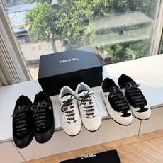 G059chanel26a球鞋美到心巴上 一买一个不吱声 讲道理 看到实物穿上脚 就会觉得右边黑色的更好看 有底有厚度 G059chanel26a球鞋美到心巴上 一买一个不吱声 讲道理 看到实物穿上脚 就会觉得右边黑色的更好看 有底有厚度