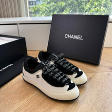G059chanel26a球鞋美到心巴上 一买一个不吱声 讲道理 看到实物穿上脚 就会觉得右边黑色的更好看 有底有厚度 G059chanel26a球鞋美到心巴上 一买一个不吱声 讲道理 看到实物穿上脚 就会觉得右边黑色的更好看 有底有厚度