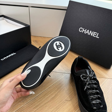 G059chanel26a球鞋美到心巴上 一买一个不吱声 讲道理 看到实物穿上脚 就会觉得右边黑色的更好看 有底有厚度 G059chanel26a球鞋美到心巴上 一买一个不吱声 讲道理 看到实物穿上脚 就会觉得右边黑色的更好看 有底有厚度