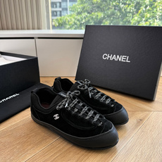 G059chanel26a球鞋美到心巴上 一买一个不吱声 讲道理 看到实物穿上脚 就会觉得右边黑色的更好看 有底有厚度 G059chanel26a球鞋美到心巴上 一买一个不吱声 讲道理 看到实物穿上脚 就会觉得右边黑色的更好看 有底有厚度