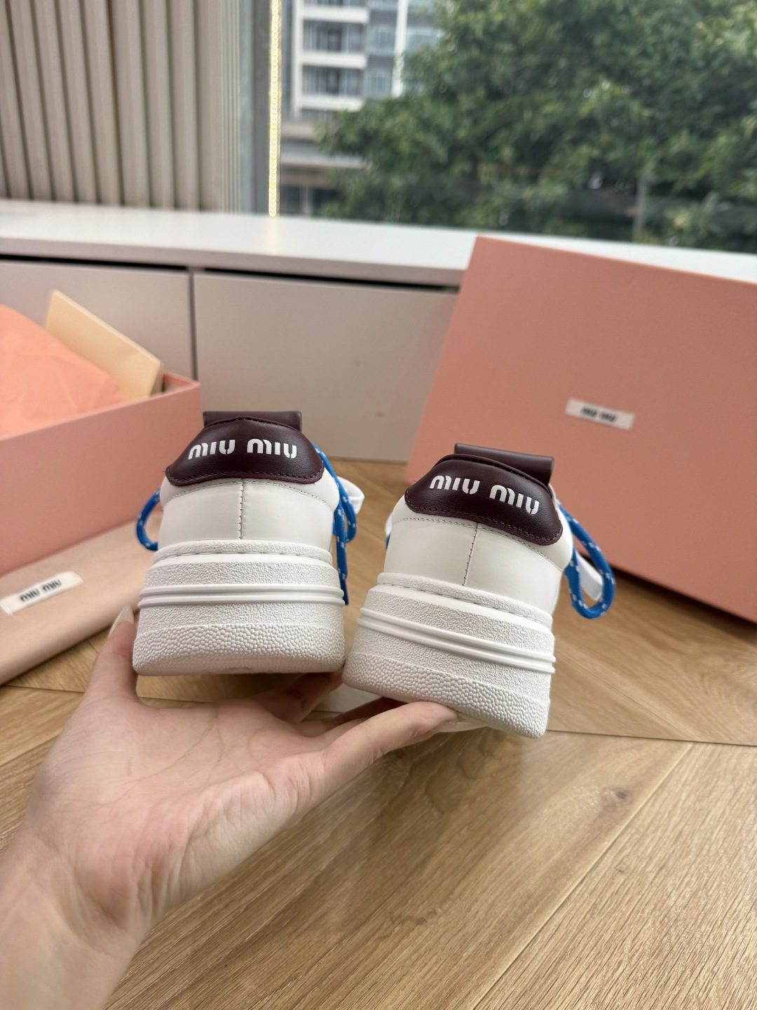 G08顶级缪缪春夏新款走秀MiuMiu饼干底透气休闲鞋秀场工艺来自Miu Miu系列的细节特写 新季的潮流此刻挚爱的概念 G08顶级缪缪春夏新款走秀MiuMiu饼干底透气休闲鞋秀场工艺来自Miu Miu系列的细节特写 新季的潮流此刻挚爱的概念